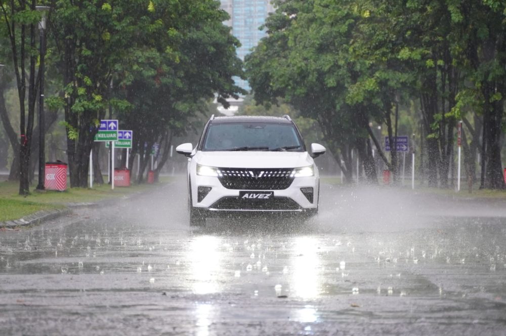 Wuling Ajak Rekan Media Untuk Merasakan Sensasi Berkendara Alvez di Kawasan GBK 2