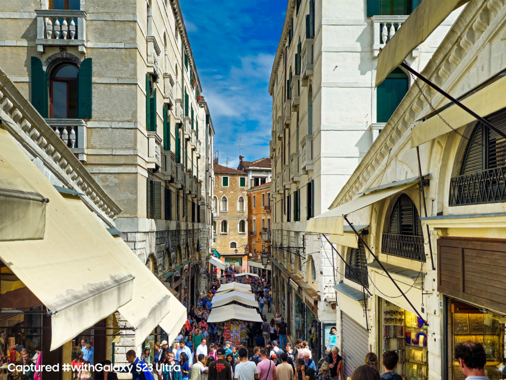 Suka Traveling ke Tempat Bersejarah? Ini 3 Cara Punya Foto Arsitektur yang Lebih Epic Pakai Smartphone 5 Suka Traveling ke Tempat Bersejarah? Ini 3 Cara Punya Foto Arsitektur yang Lebih Epic Pakai Smartphone 5