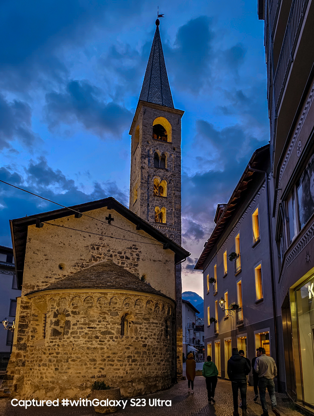 Suka Traveling ke Tempat Bersejarah? Ini 3 Cara Punya Foto Arsitektur yang Lebih Epic Pakai Smartphone 6 Suka Traveling ke Tempat Bersejarah? Ini 3 Cara Punya Foto Arsitektur yang Lebih Epic Pakai Smartphone 6