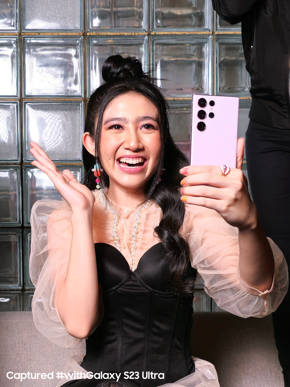 Febby Rastanty Bagikan Tips Bikin Foto OOTD Konser Jadi Epic dengan Galaxy S23 Ultra 6 Febby Rastanty Bagikan Tips Bikin Foto OOTD Konser Jadi Epic dengan Galaxy S23 Ultra 6