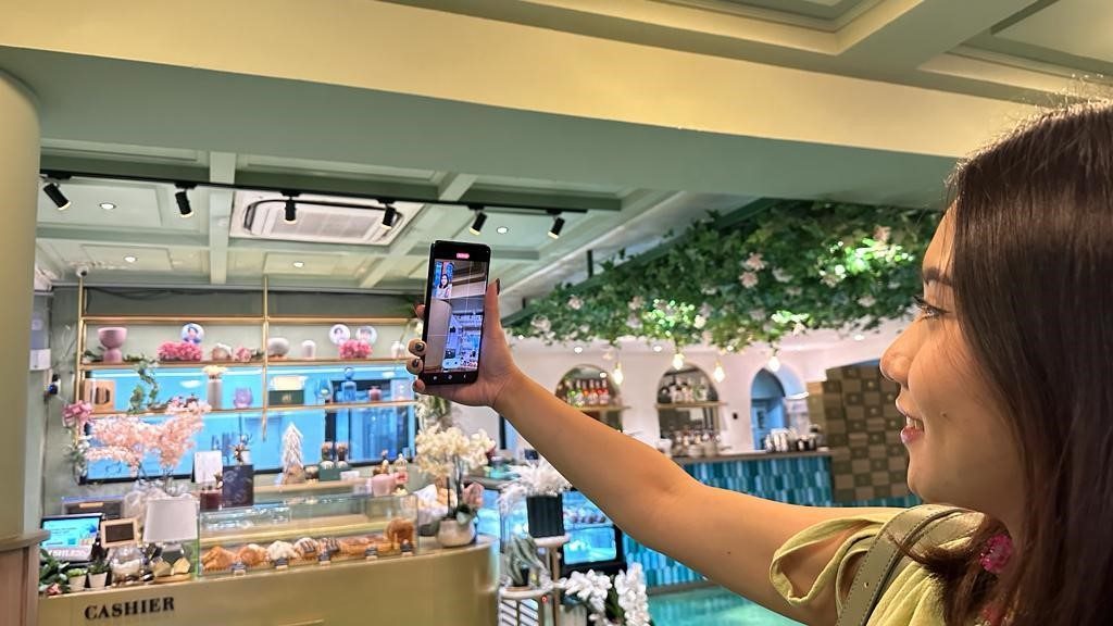 Tips Bikin Konten Food Vlogging Lebih Epic dengan Samsung Galaxy S21 FE 5G 2 Tips Bikin Konten Food Vlogging Lebih Epic dengan Samsung Galaxy S21 FE 5G 2