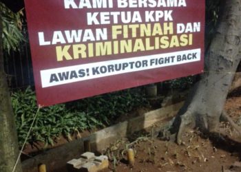 Spanduk Bela Firli Bahuri Bertebaran di Jakarta