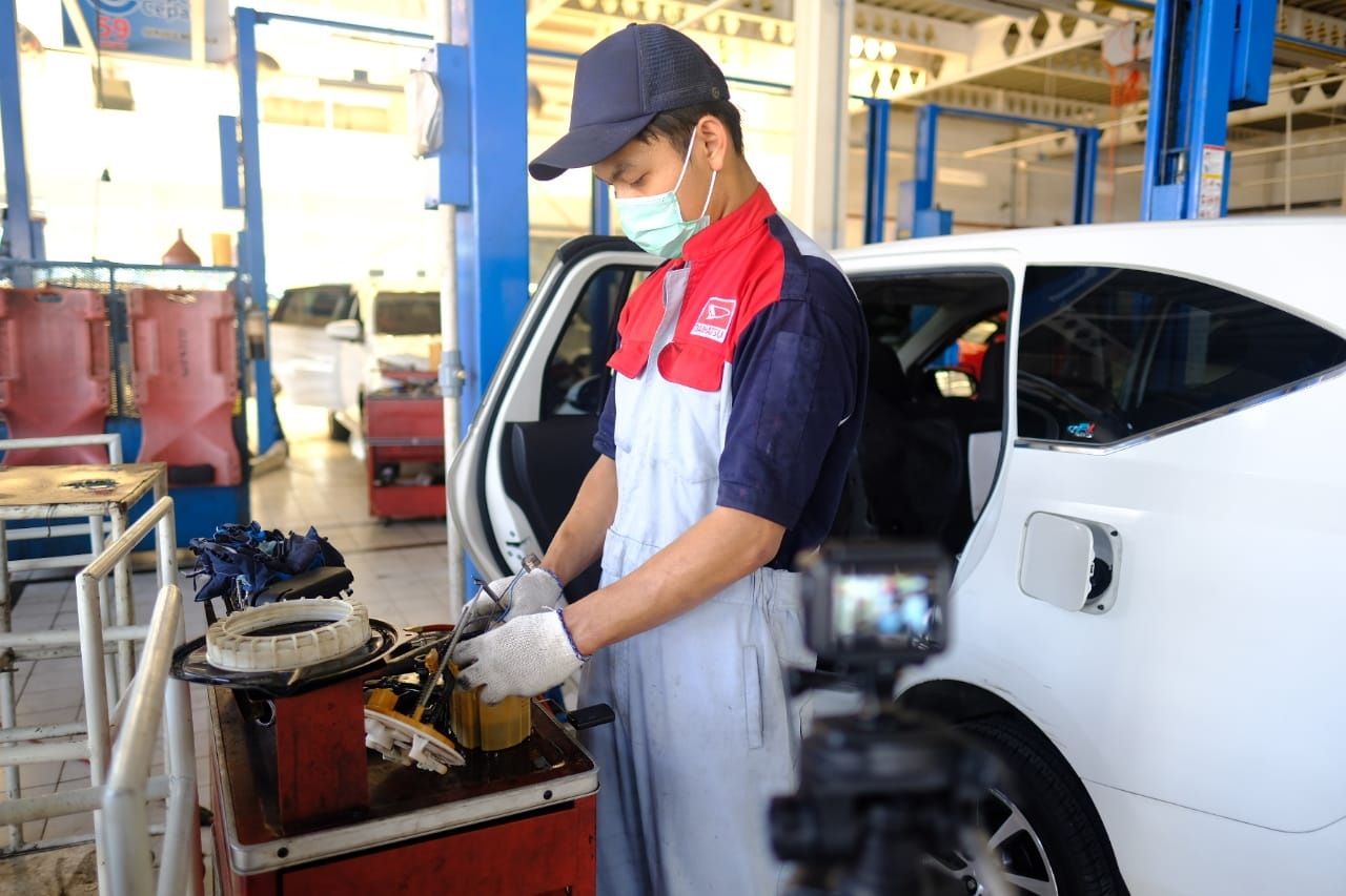 Stall Service Super Cepat Untuk Waktu Service Yang Lebih Singkat Ditangani Oleh Mekanik Handal Daihatsu (1)